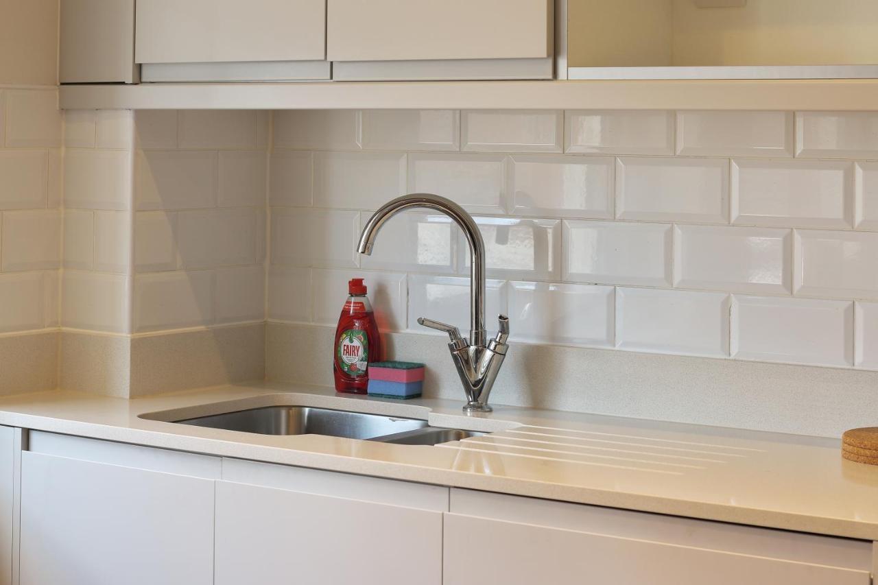 Modern 2-Bed Apartment, Free Parking, City Centre, Netflix & Pet Friendly - Hosted By Stay Host Save Sheffield Bagian luar foto