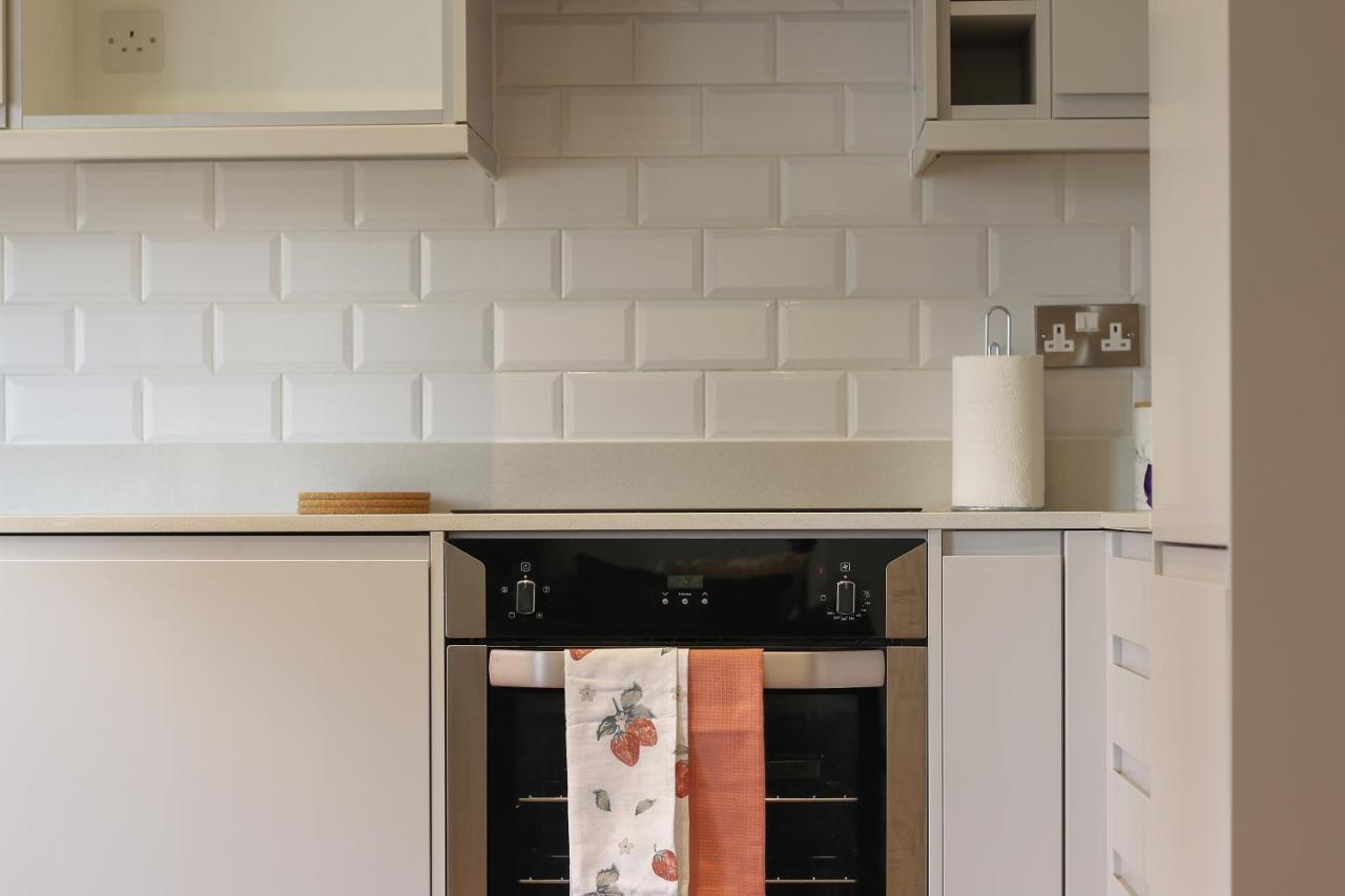 Modern 2-Bed Apartment, Free Parking, City Centre, Netflix & Pet Friendly - Hosted By Stay Host Save Sheffield Bagian luar foto