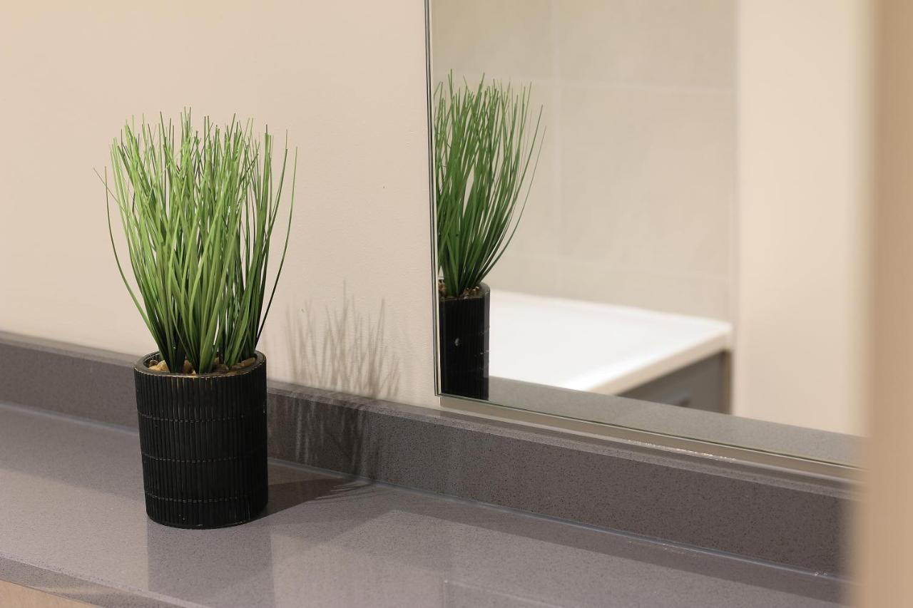 Modern 2-Bed Apartment, Free Parking, City Centre, Netflix & Pet Friendly - Hosted By Stay Host Save Sheffield Bagian luar foto